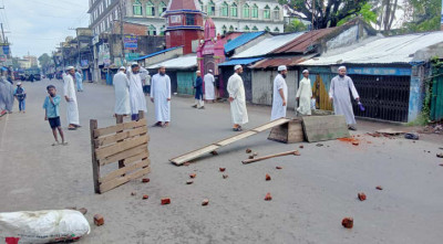 হেফাজতের অবরোধে বন্ধ চট্টগ্রাম-খাগড়াছড়ি সড়ক